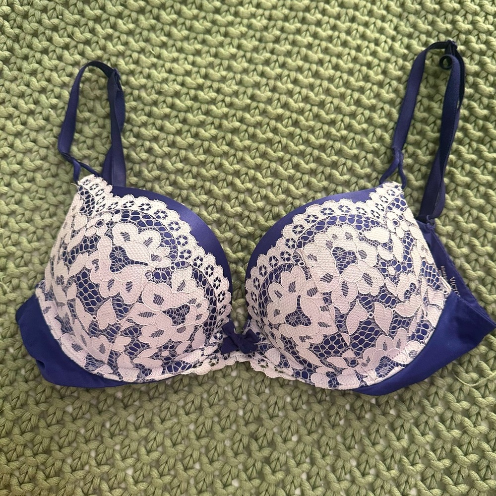 VS Bombshell Plunge purple lace 32B push-up bra